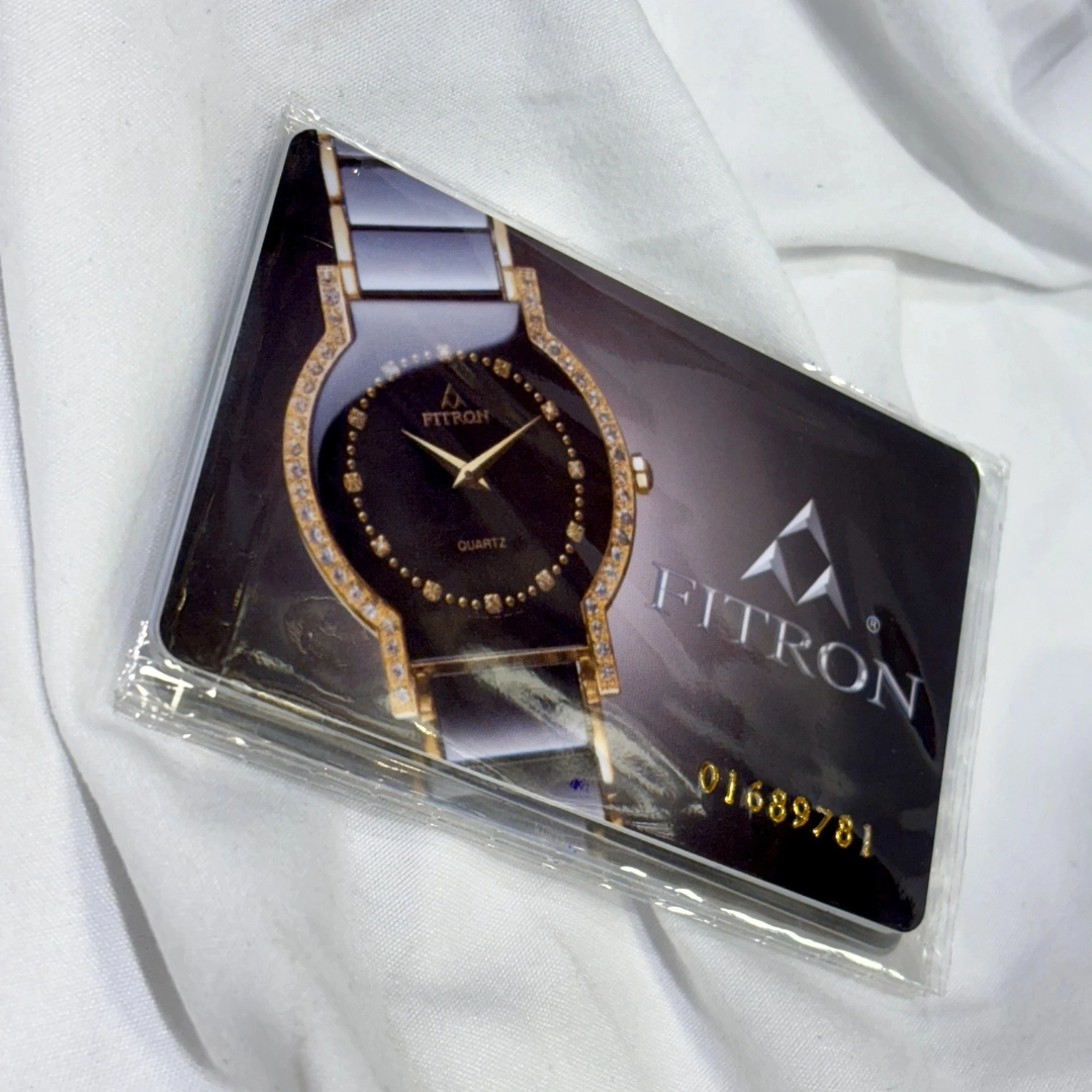 ساعة فيترون ذهبية ومقاومة للماء مرصعة بالزيركون – قالب أسود
