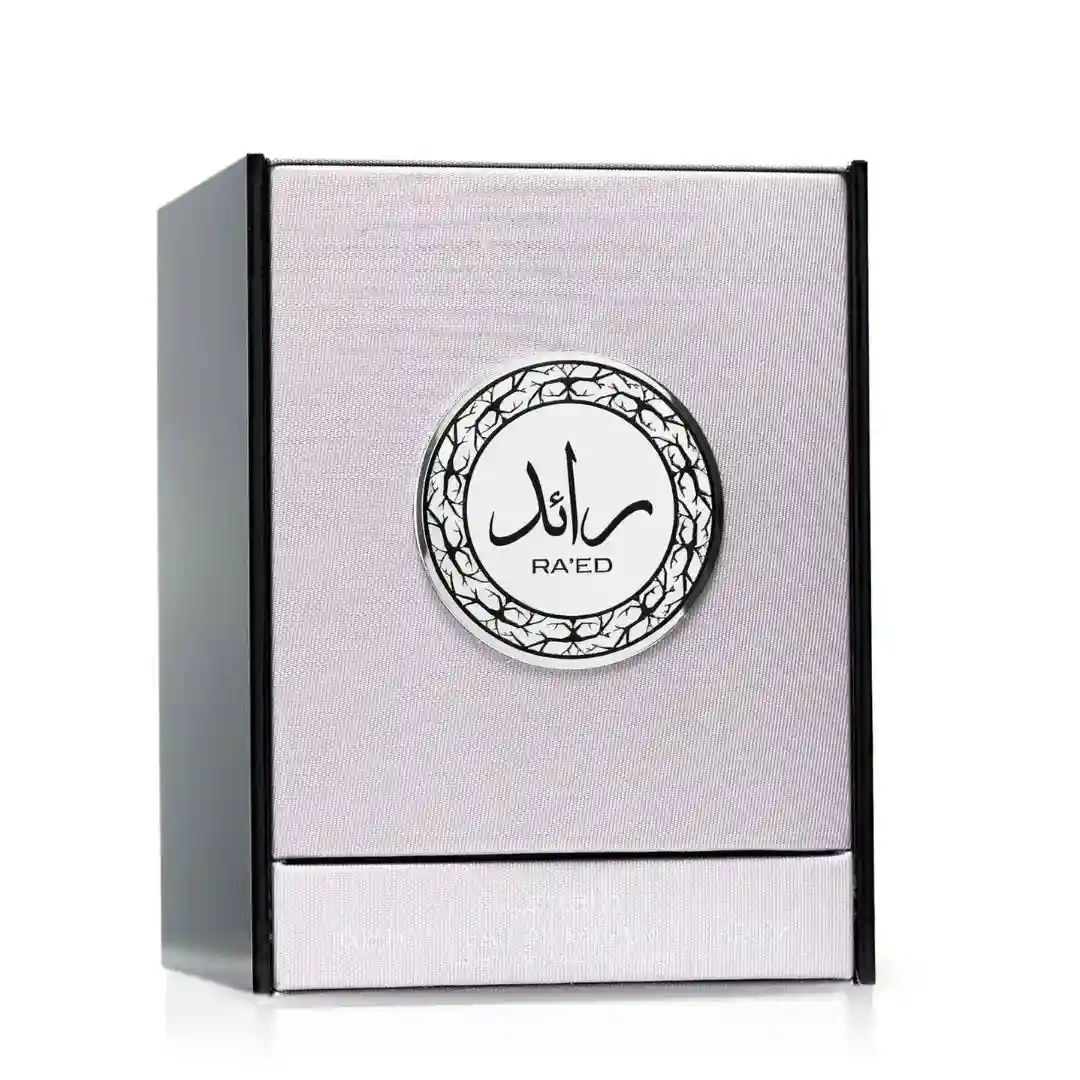 رائد سيلفر من لطافة للرجال 100 مل سحر التباين العطري يجمع بين انتعاش الحمضيات واليوسفي مع قاعدة ملكية من الجلد والعود 