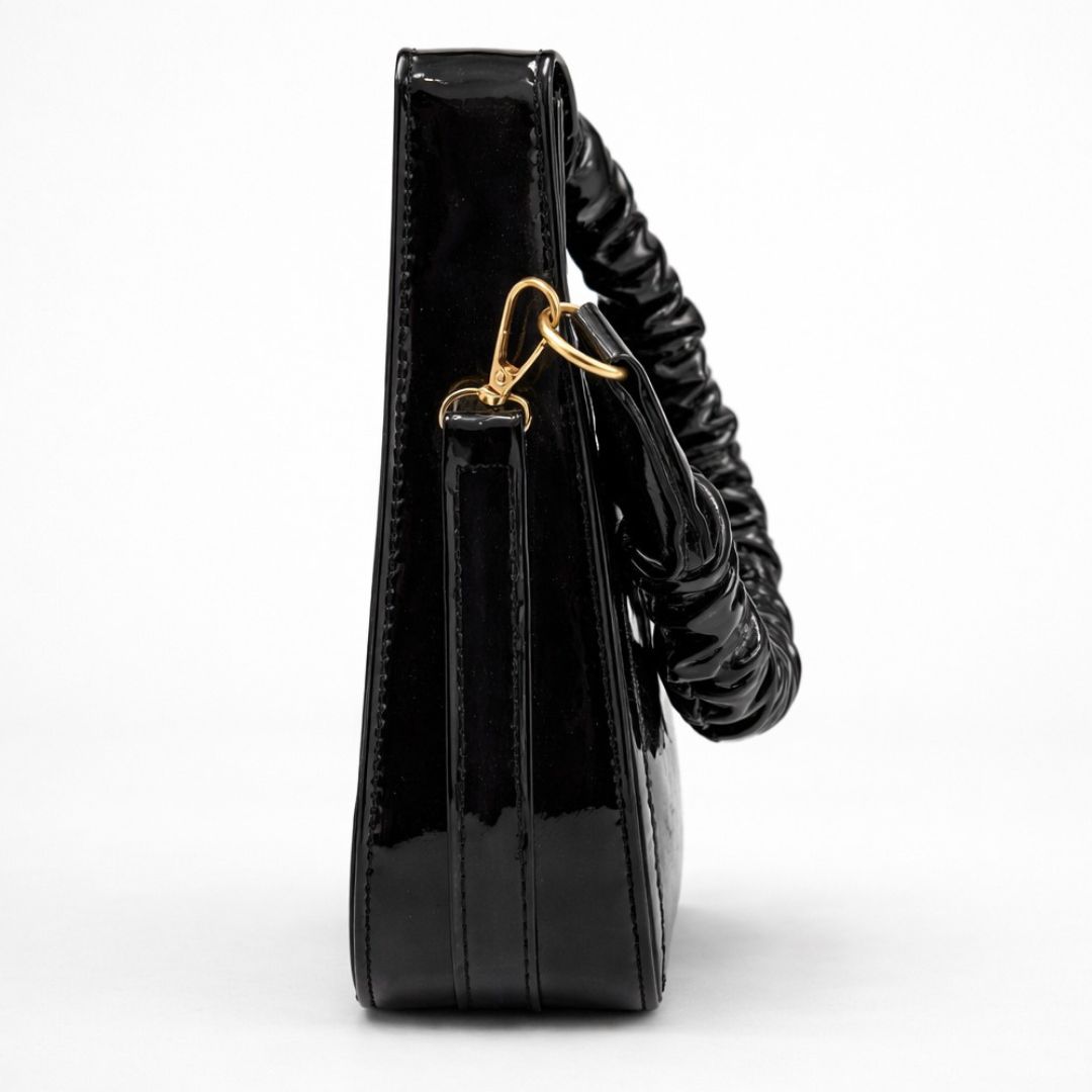 حقيبة يد فيندي بجلد لامع مبطن مع مقبض مزموم وسحاب مزدوج للإغلاق الآمن