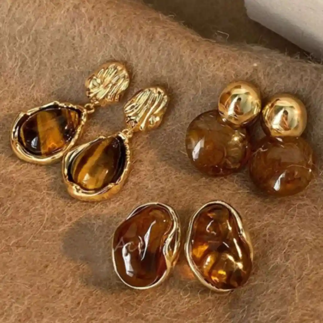 طقم أقراط كلاسيكية بلون بني - 3 أزواج