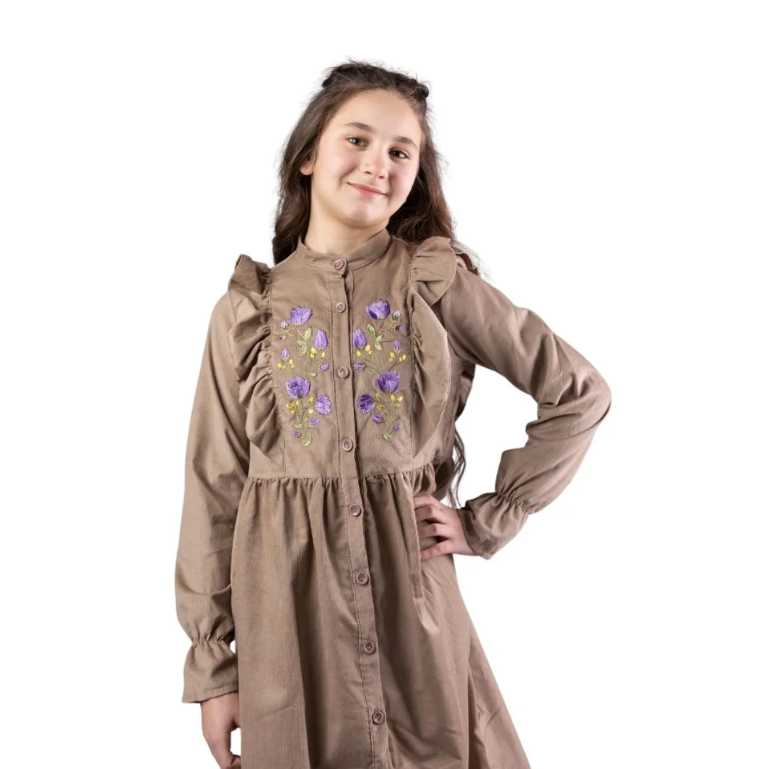 فستان بناتي كوردروي ناعم بأكمام طويلة بتطريز زهور وكشكش