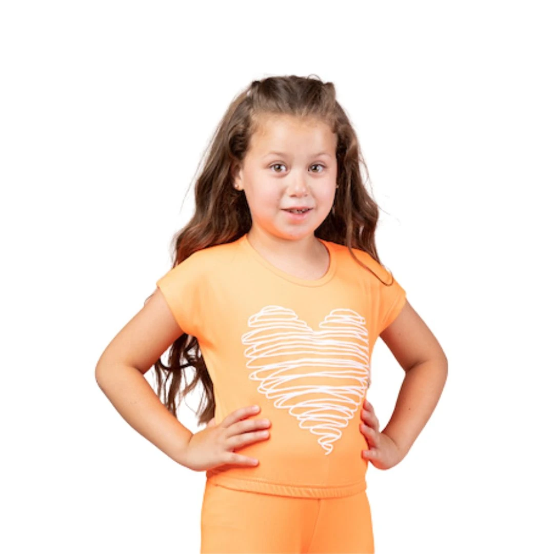 تي شيرت بناتي قصير بطبعة قلب أبيض