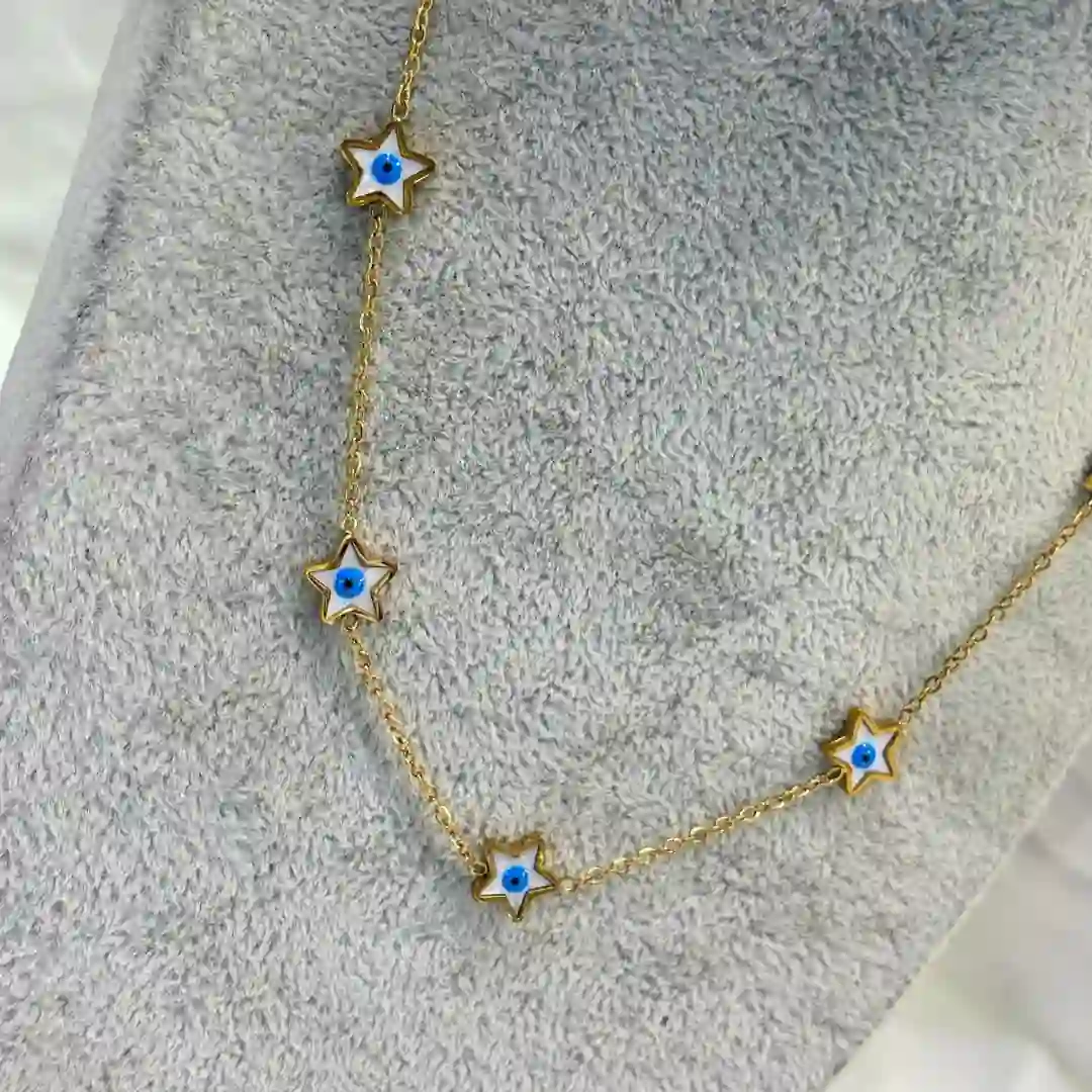 طوق من الستانلس ستيل مع 5 نجوم داخلها عيون زرقاء