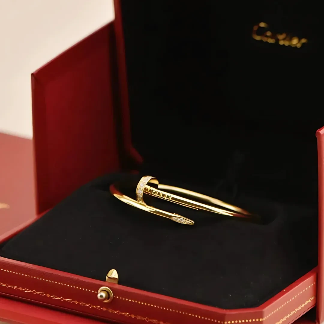 إسوارة كارتيير ستانلس ستيل ذهبي مرصعة بالزيركون