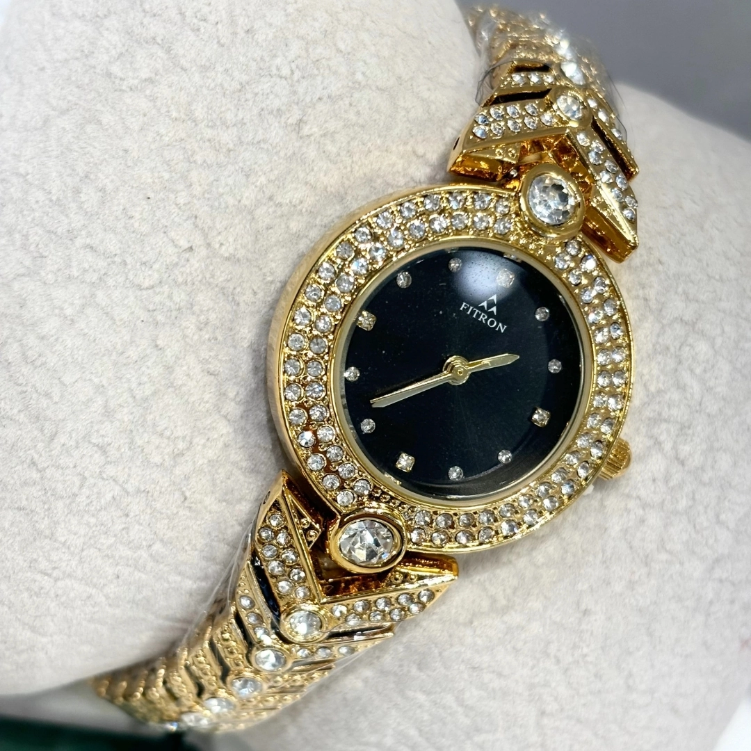 ساعة فيترون ذهبية ومقاومة للماء مرصعة بالزيركون – قالب أسود