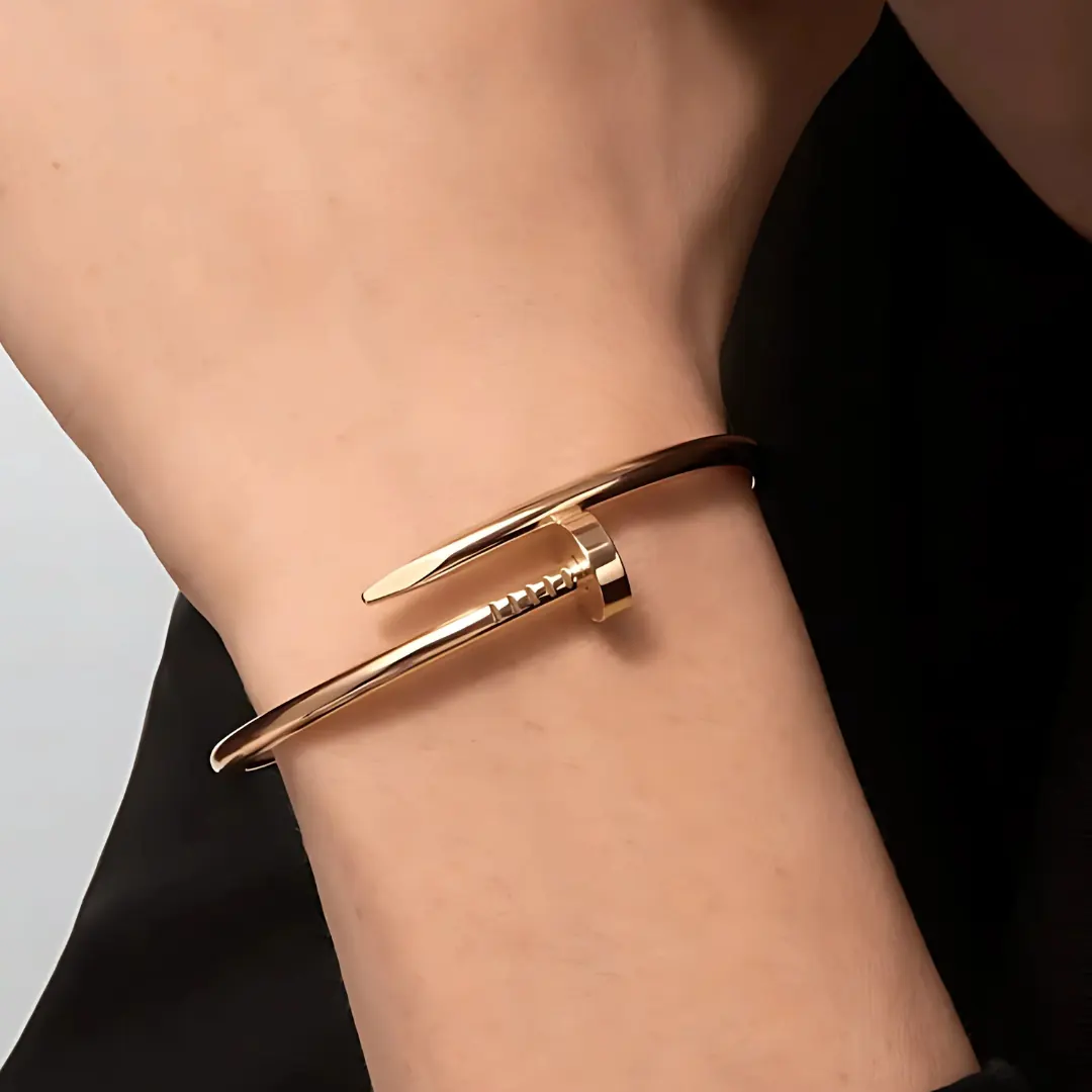 إسوارة كارتيير ستانلس ستيل بتصميم مسمار