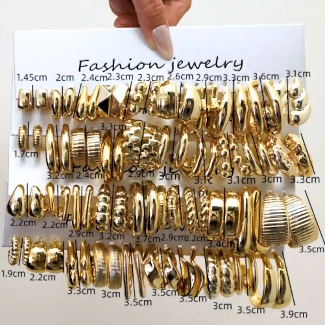 طقم أقراط هندسية باللون الذهبي - 10 أزواج