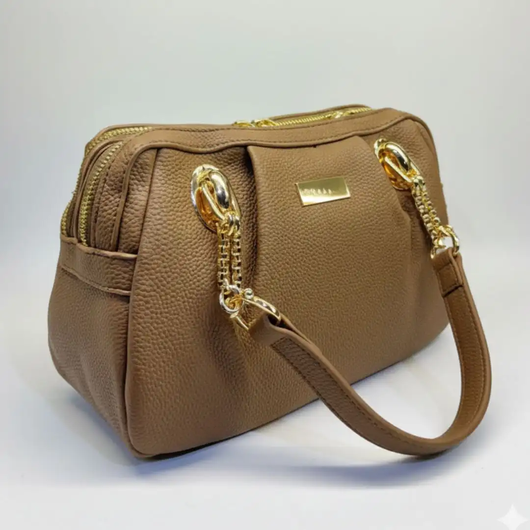 حقيبة نايس ستايل بمقابض سلسلة نهايتها جلد وبسحابات عملية