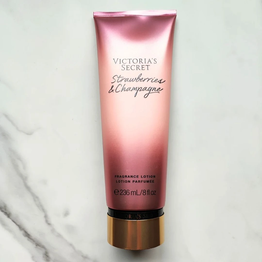 لوشن الجسم المعطر من المجموعة الأساسية من فيكتوريا سيكريت - 236 مل
