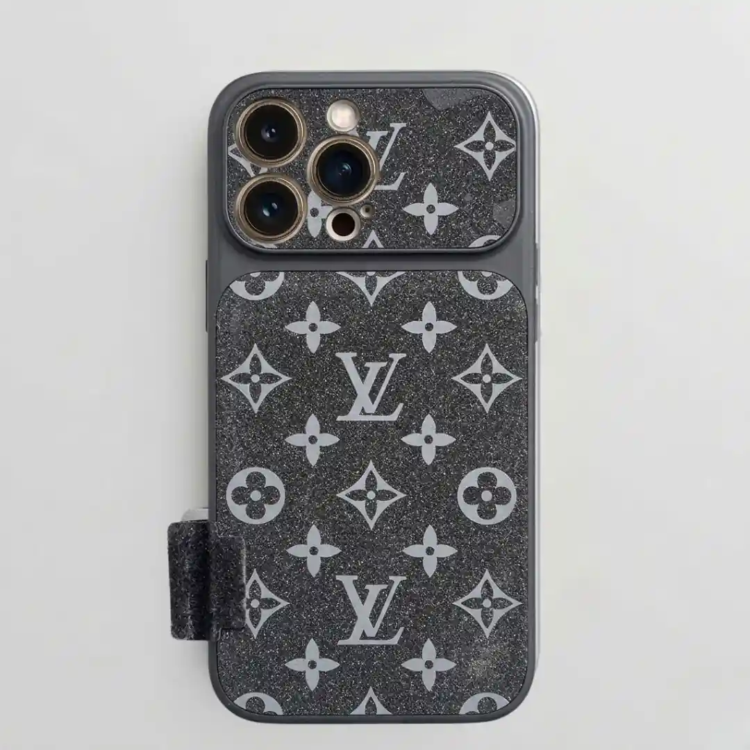 كفر آيفون لويس فيتون بتصميم مونوغرام ملون