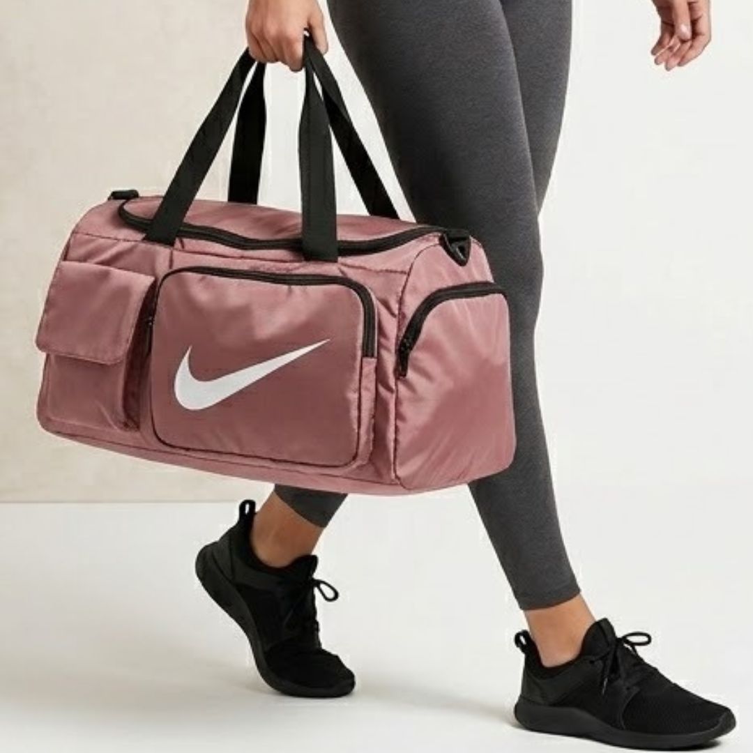  حقيبة النادي نسيج مقاوم للماء، بجيب أحذية مخفي مع حزام كتف مبطن وقابل للتعديل 